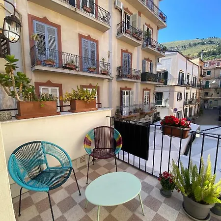 Torre's & Caffe Bed and breakfast