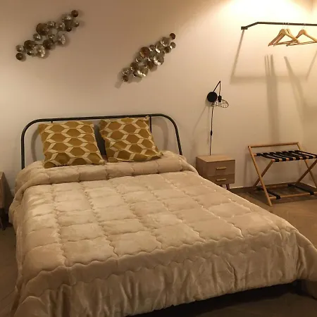 Torre's & Caffe Bed and breakfast