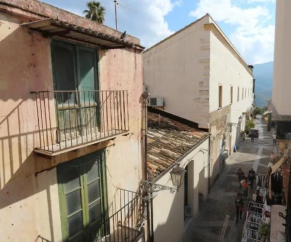 Torre's & Caffe Bed and Breakfast 4*